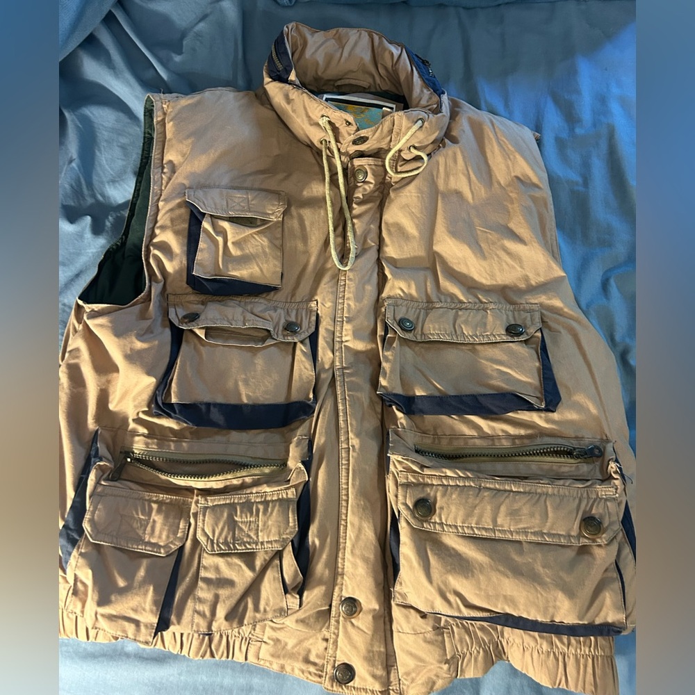 Straojat Men's Outdoor Adventure Vest in Tan and Navy